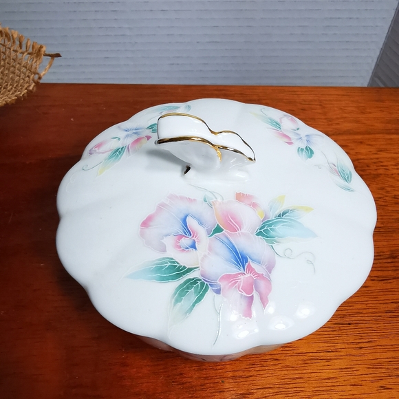 Vintage Aynsley Fine Bone China Little Sweetheart Lidded Butterfly Trinket Dish - Picture 14 of 17